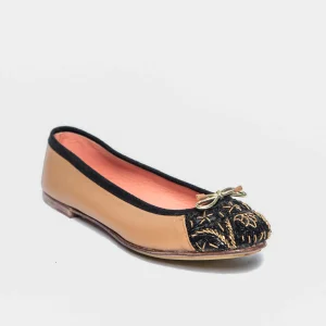 Ballerina Meher Kakalia ricamate camel bizi ballet