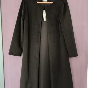 Cappotto design girocollo ampio