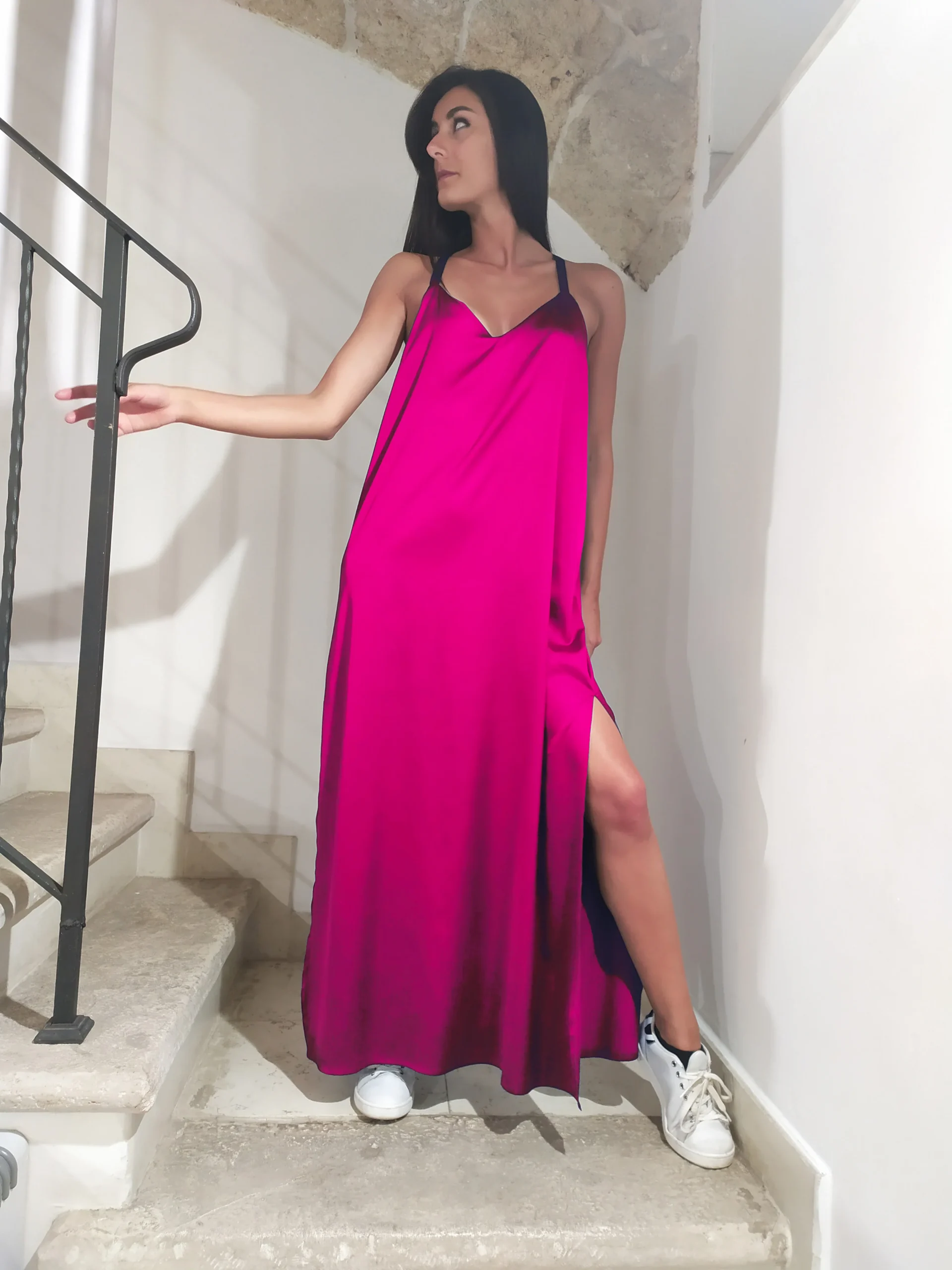 Abito in satin con spacchi e scollatura vogatore sul retro - Preordina - immagine 9