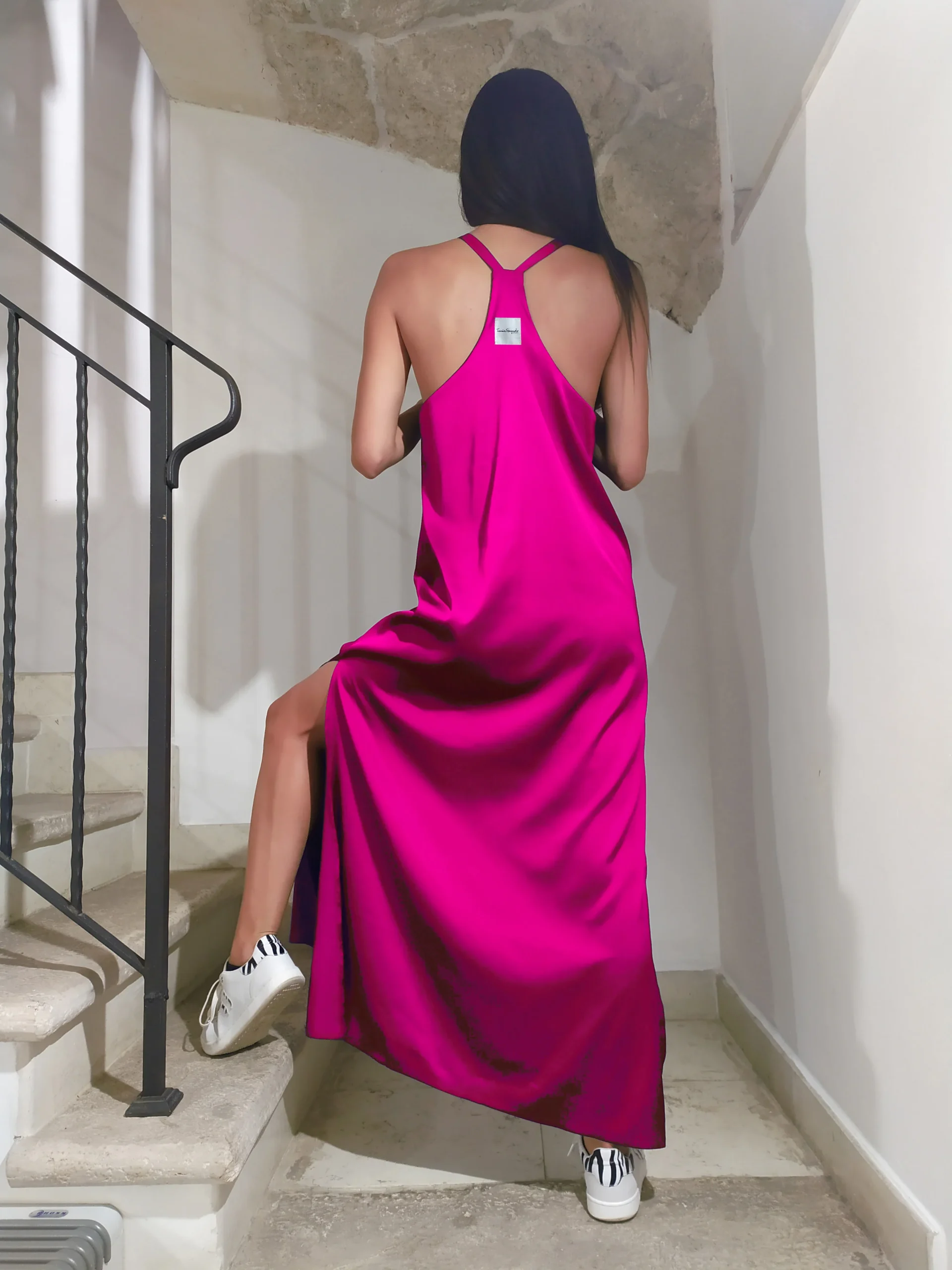 Abito in satin con spacchi e scollatura vogatore sul retro - Preordina - immagine 8