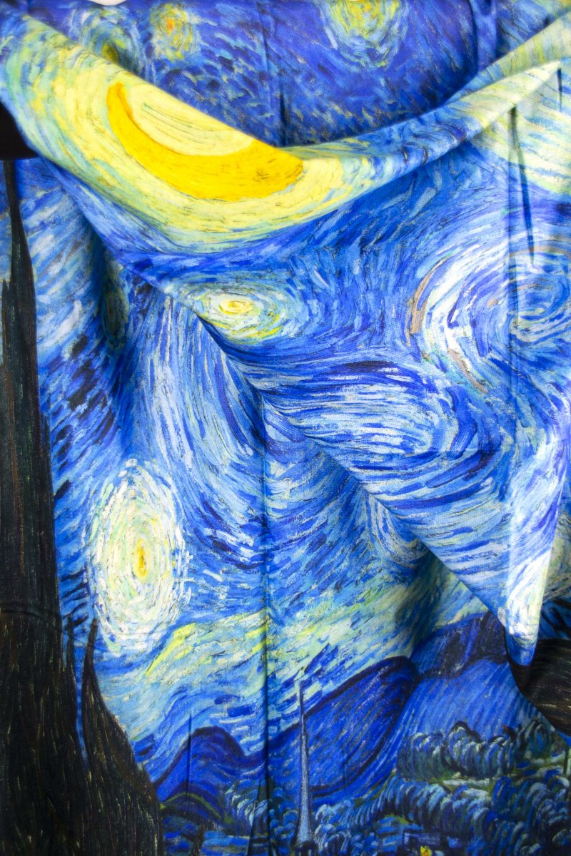 Completo d’autore sciarpa più guanti raffigurante il quadro “NOTTE STELLATA” di Vincent Van Gogh - immagine 5