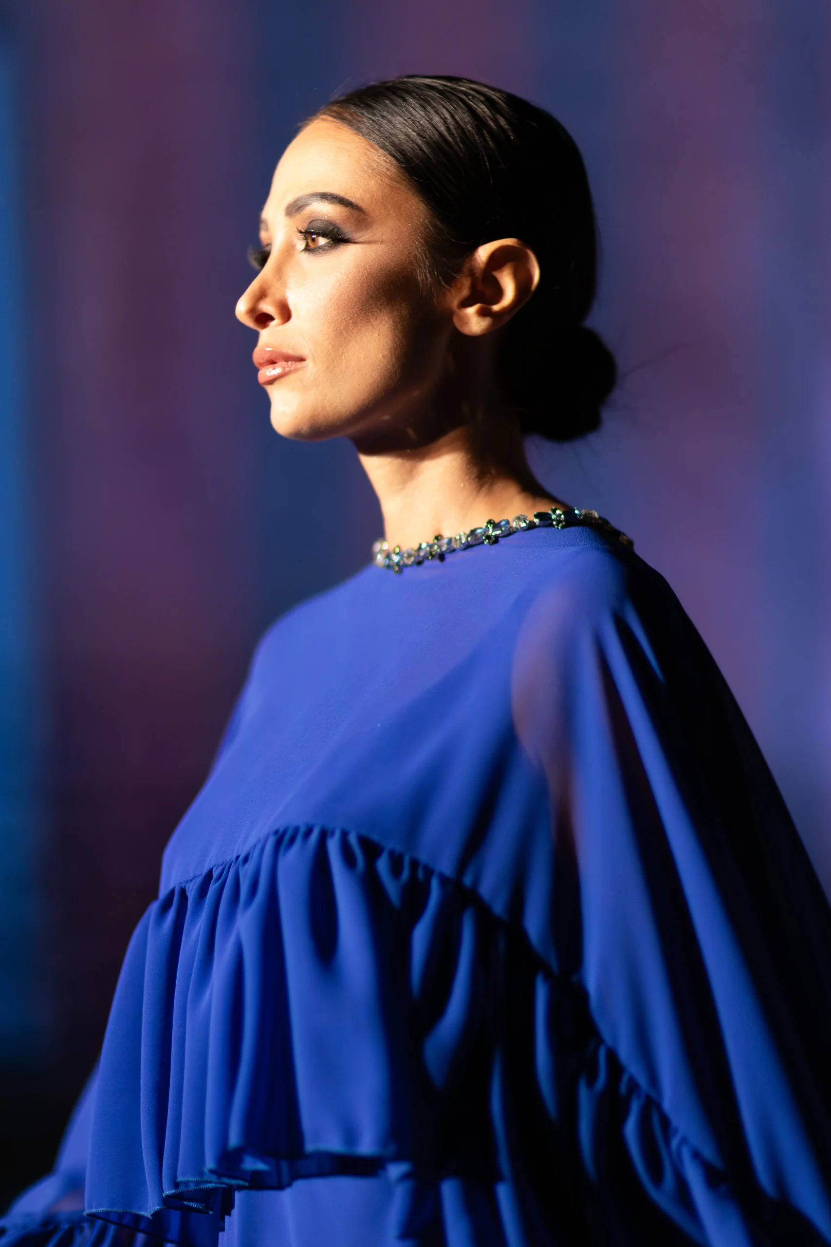 01. Abito Red Carpet A-Line con mantello in georgette blue royal - PREORDINA - immagine 6